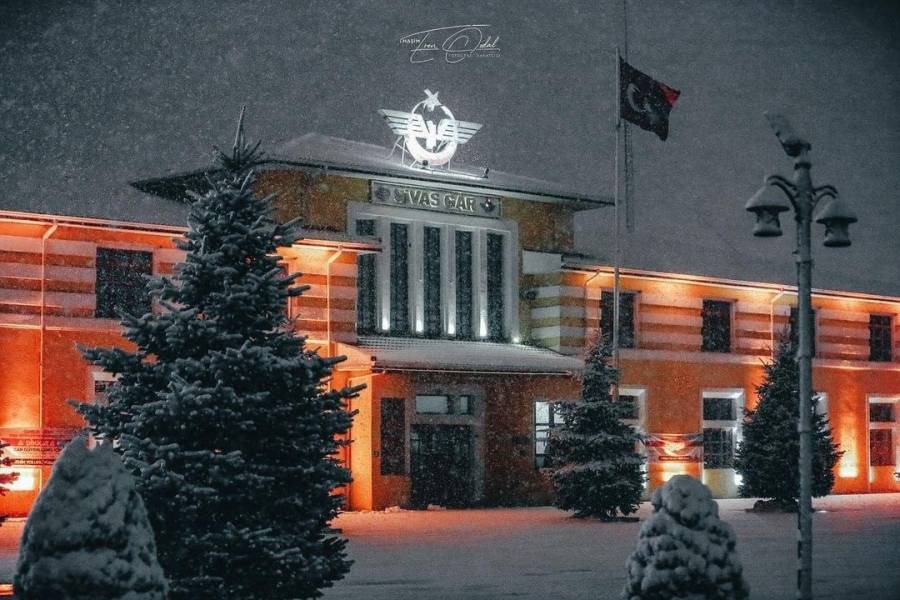 بالصور || ثلوج الربيع بدأت بالتساقط.. ولاية سيفاس التركيه منذ قليل