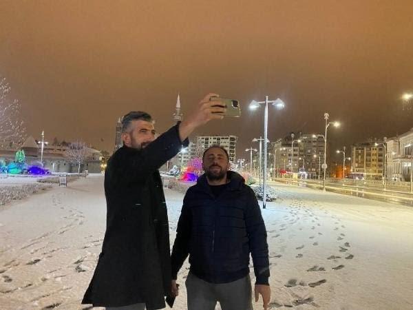 بالصور || ثلوج الربيع بدأت بالتساقط.. ولاية سيفاس التركيه منذ قليل