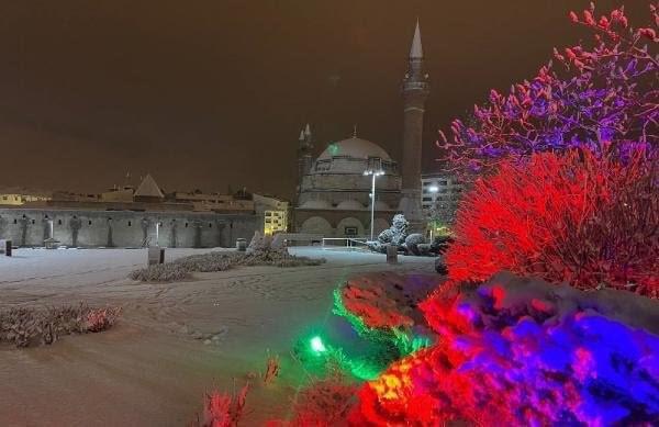 بالصور || ثلوج الربيع بدأت بالتساقط.. ولاية سيفاس التركيه منذ قليل