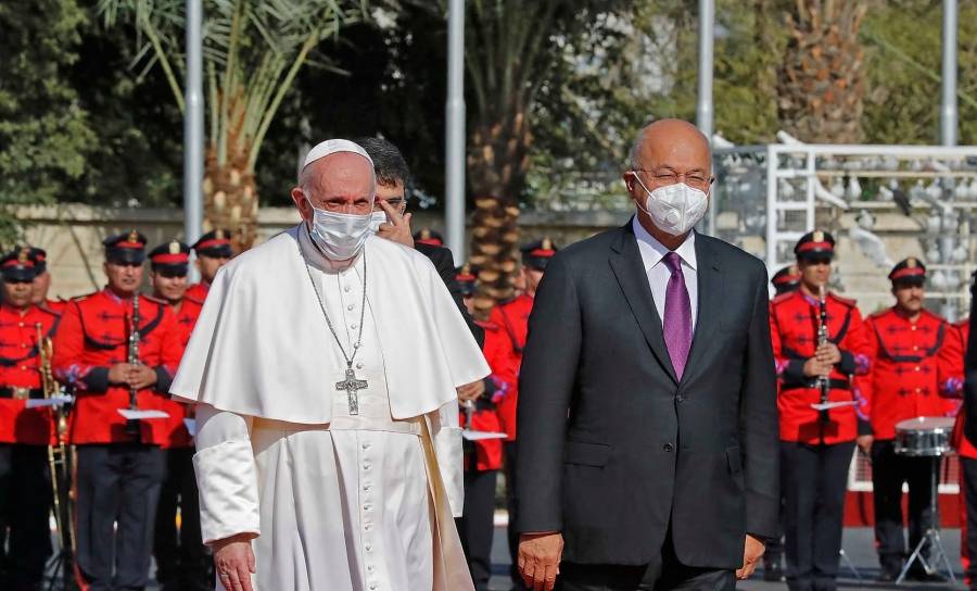 قداسة البابا من بغداد :  لتصمت الأسلحة ولنضع حدا لانتشارها هنا في (العراق) 