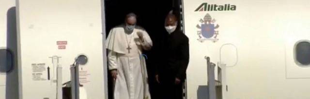  إستقبال رسمي وشعبي لبابا الفاتيكان في مطار بغداد الدولي