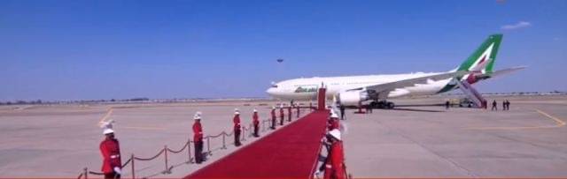  إستقبال رسمي وشعبي لبابا الفاتيكان في مطار بغداد الدولي