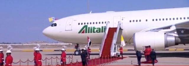  إستقبال رسمي وشعبي لبابا الفاتيكان في مطار بغداد الدولي