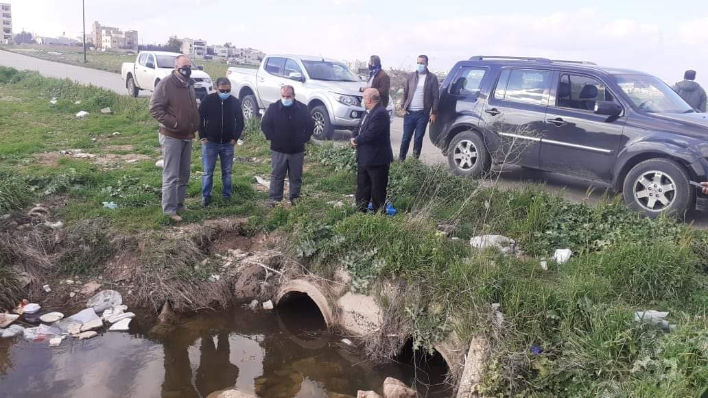مادبا : متابعة للفيديو الذي تم نشره والذي يظهر فيه مياه عادمة في مجرى وادي الحبيس باتجاه المريجمة