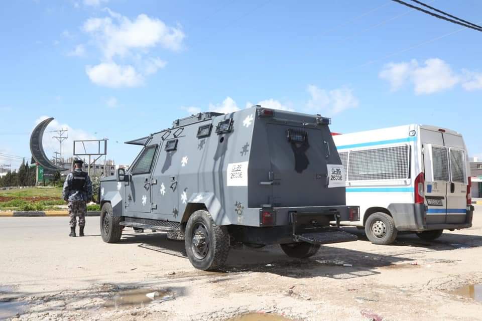 نشامى مديرية الامن العام ينفذون مهامهم منذ ليلة الأمس لإنفاذ أوامر الدفاع وتطبيق الحظر الشامل .. صور 