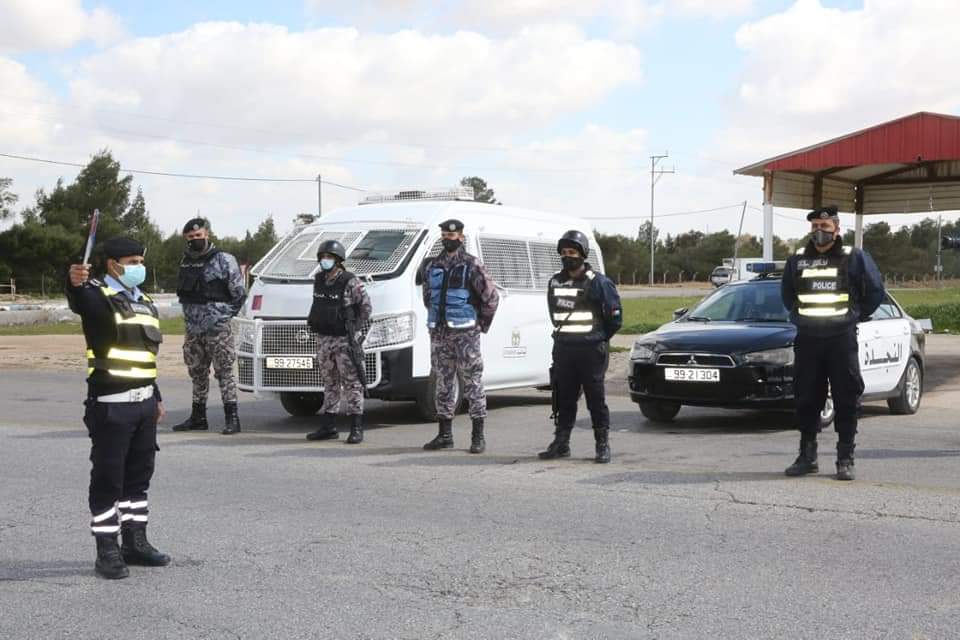 نشامى مديرية الامن العام ينفذون مهامهم منذ ليلة الأمس لإنفاذ أوامر الدفاع وتطبيق الحظر الشامل .. صور 