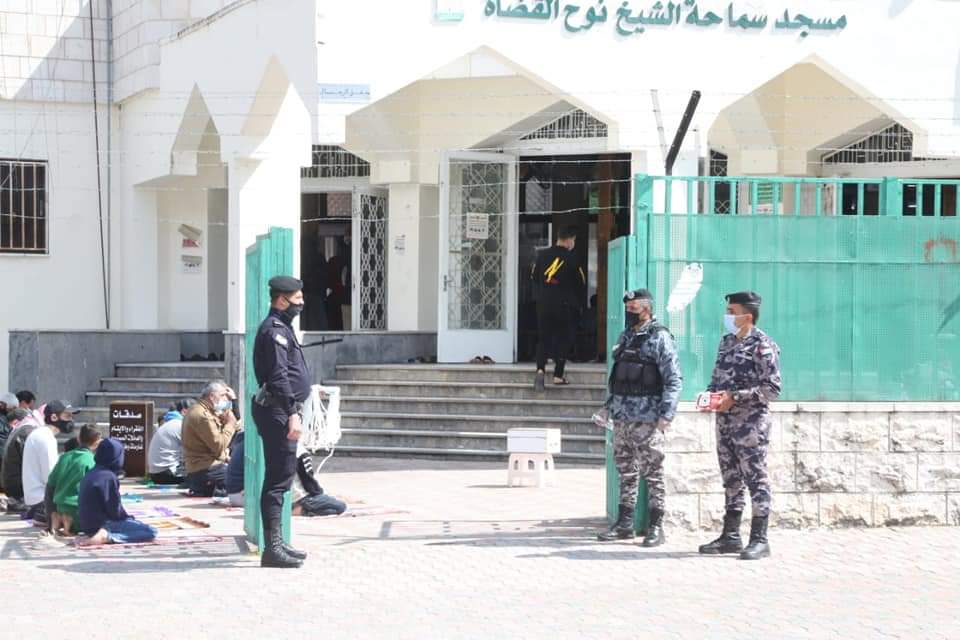 نشامى مديرية الامن العام ينفذون مهامهم منذ ليلة الأمس لإنفاذ أوامر الدفاع وتطبيق الحظر الشامل .. صور 