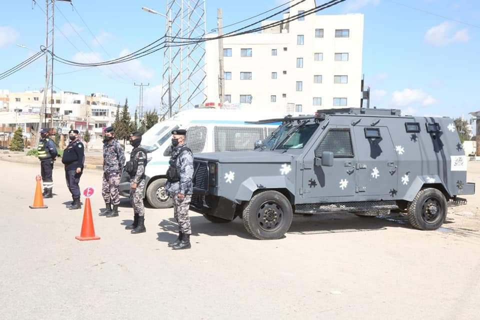 نشامى مديرية الامن العام ينفذون مهامهم منذ ليلة الأمس لإنفاذ أوامر الدفاع وتطبيق الحظر الشامل .. صور 