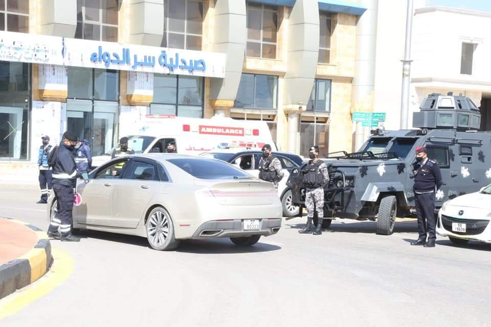 نشامى مديرية الامن العام ينفذون مهامهم منذ ليلة الأمس لإنفاذ أوامر الدفاع وتطبيق الحظر الشامل .. صور 