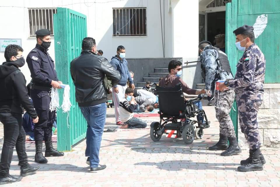 نشامى مديرية الامن العام ينفذون مهامهم منذ ليلة الأمس لإنفاذ أوامر الدفاع وتطبيق الحظر الشامل .. صور 