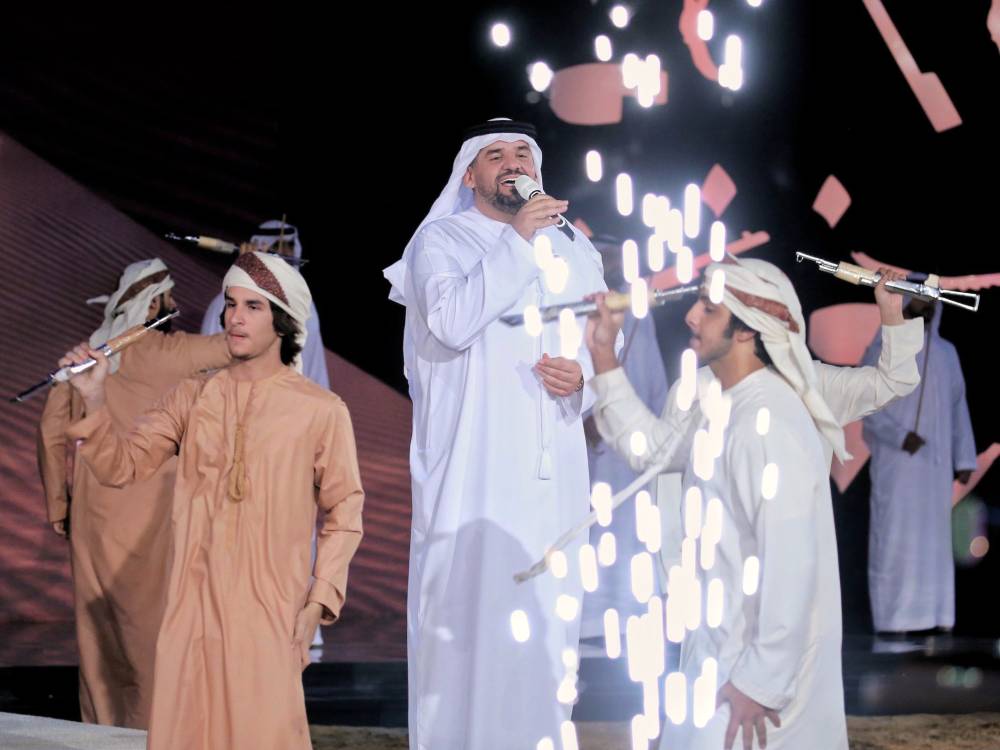 (الجسمي يهدي قول وفعل الى حمدان بن محمد فزاع في ختام برنامج الميدان)..