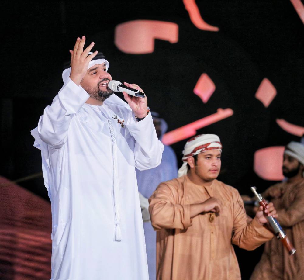 (الجسمي يهدي قول وفعل الى حمدان بن محمد فزاع في ختام برنامج الميدان)..