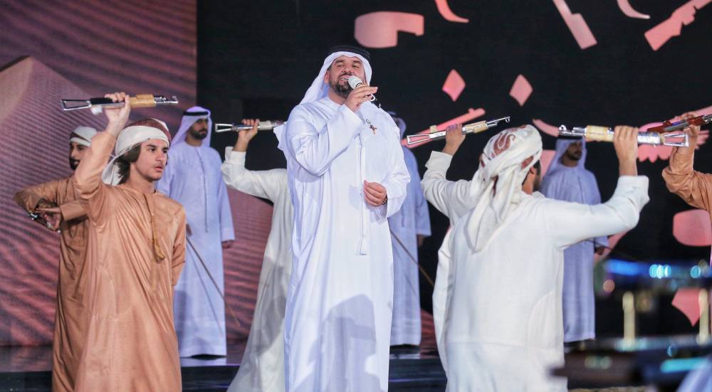 (الجسمي يهدي قول وفعل الى حمدان بن محمد فزاع في ختام برنامج الميدان)..