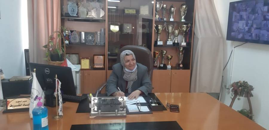 مدير معهد السياحي والفندقي يكرم الزميلات بمناسبة يوم المرأه العالمي