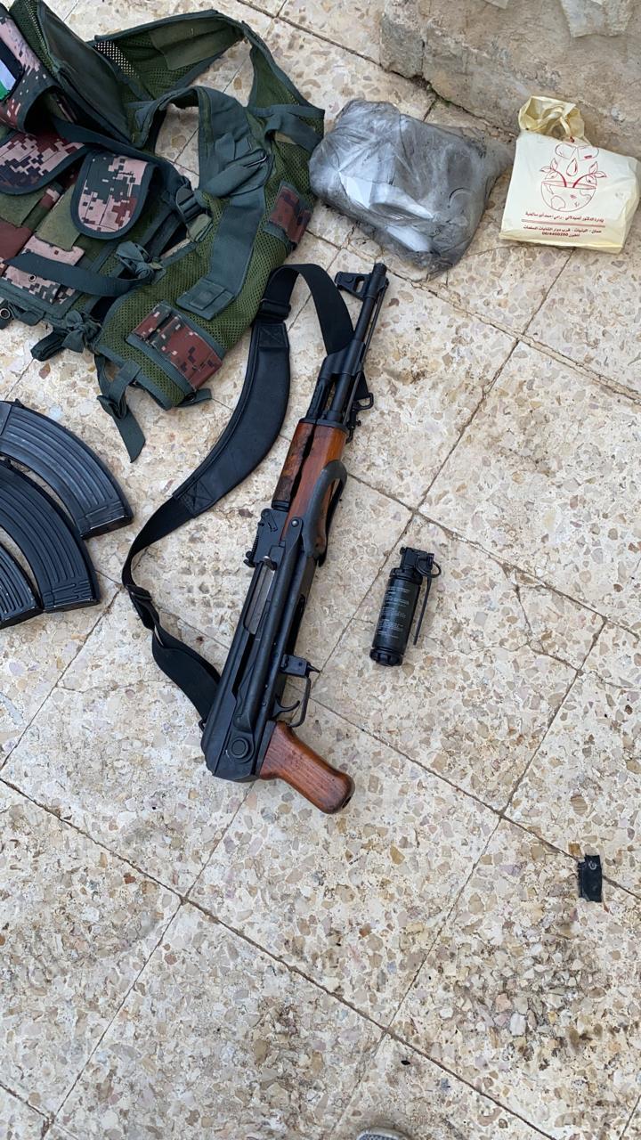 القبض على شخص مطلوب مروج للمواد المخدرة ومسلح جنوب العاصمة بعد مقاومته للقوة الأمنية وإطلاق عيارات نارية باتجاههم