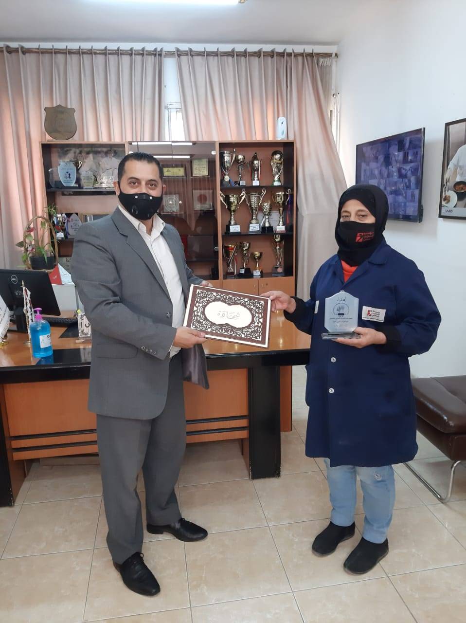 مدير معهد السياحي والفندقي يكرم الزميلات بمناسبة يوم المرأه العالمي