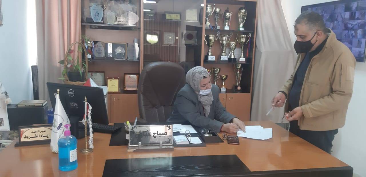 مدير معهد السياحي والفندقي يكرم الزميلات بمناسبة يوم المرأه العالمي