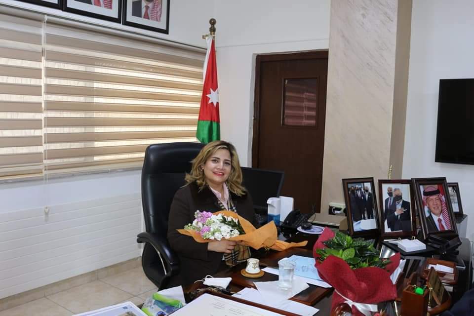 بمناسبة يوم المرأة العالمي .. الدكتور محمود زريقات يكلف إحدى موظفات مستشفى البشير بإدارة المستشفى لهذا اليوم 