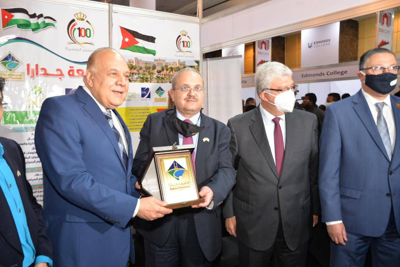 حضور مميز لجناح جامعة جدارا في معرض وملتقى الجامعات في القاهره