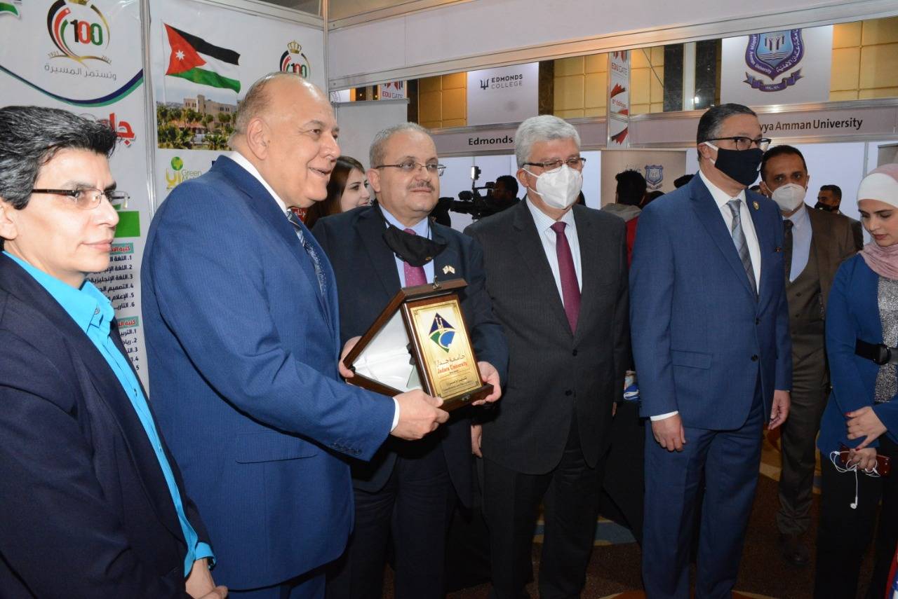 حضور مميز لجناح جامعة جدارا في معرض وملتقى الجامعات في القاهرة