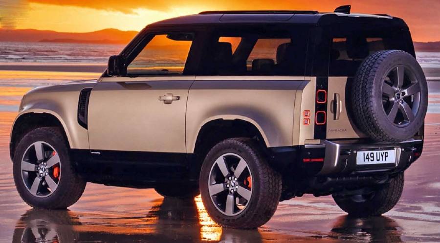 لاند روڤر ديفندر تفوز بالجائزة الكبرى من سيارة العام العالمية للنساء 2021