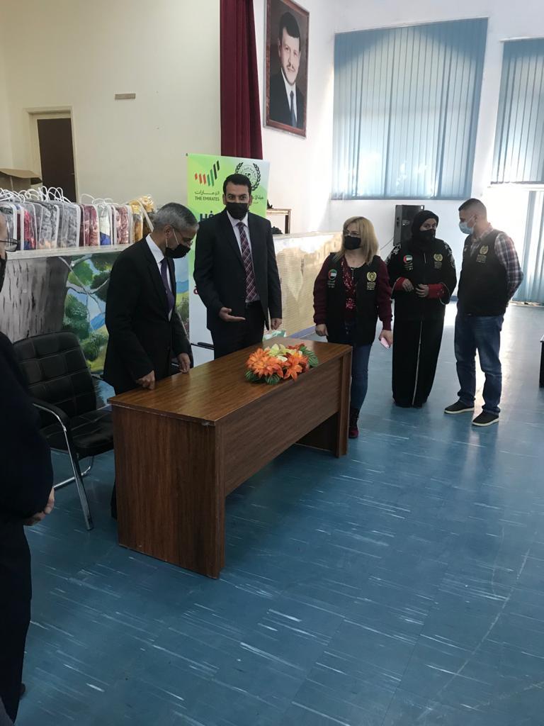 عجلون : هيئة الاعمال الخيرية العالمية-مكتب الأردن توزع حرامات على اسر محتاجه (مصور)