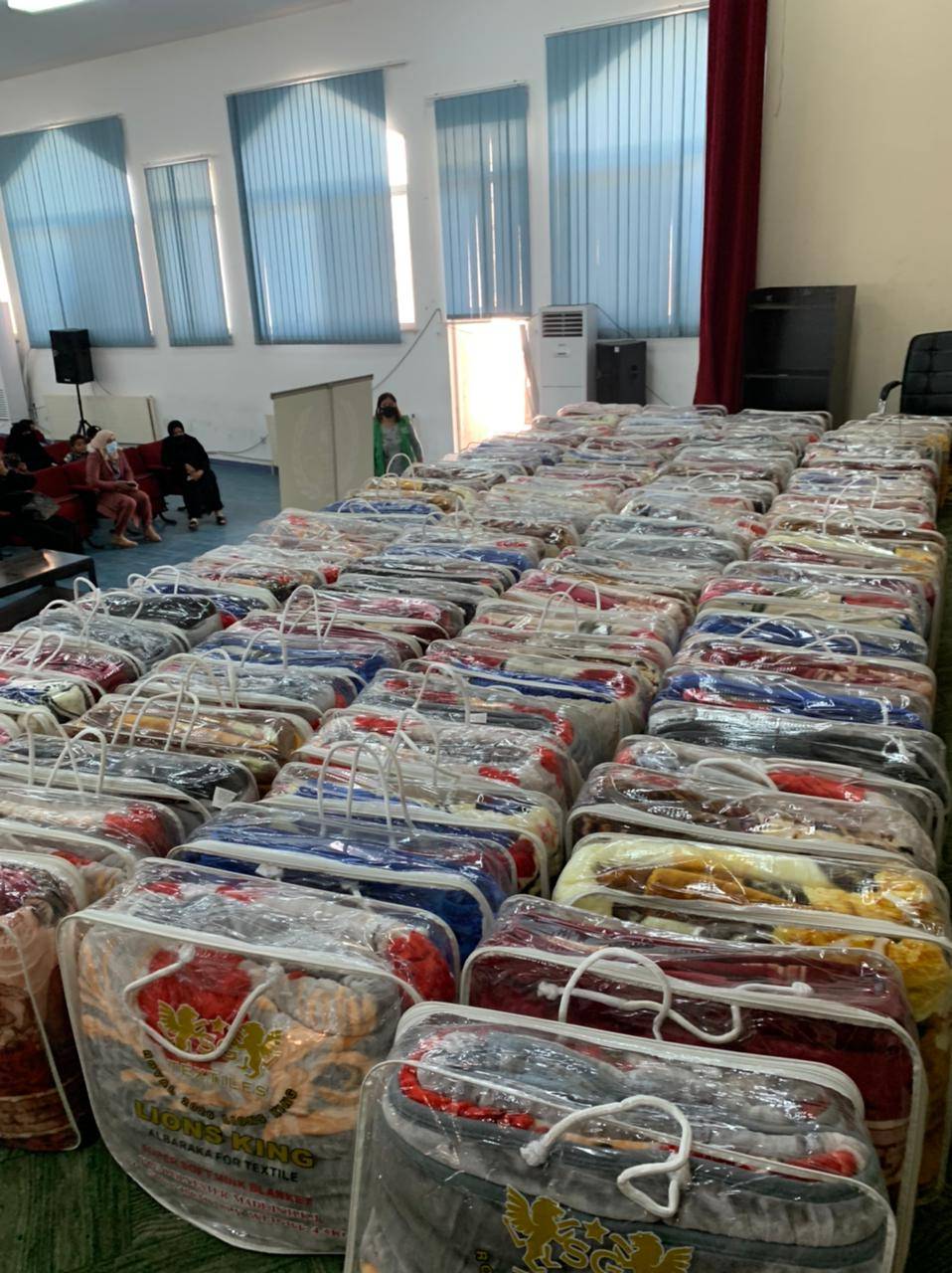 عجلون : هيئة الاعمال الخيرية العالمية-مكتب الأردن توزع حرامات على اسر محتاجه (مصور)