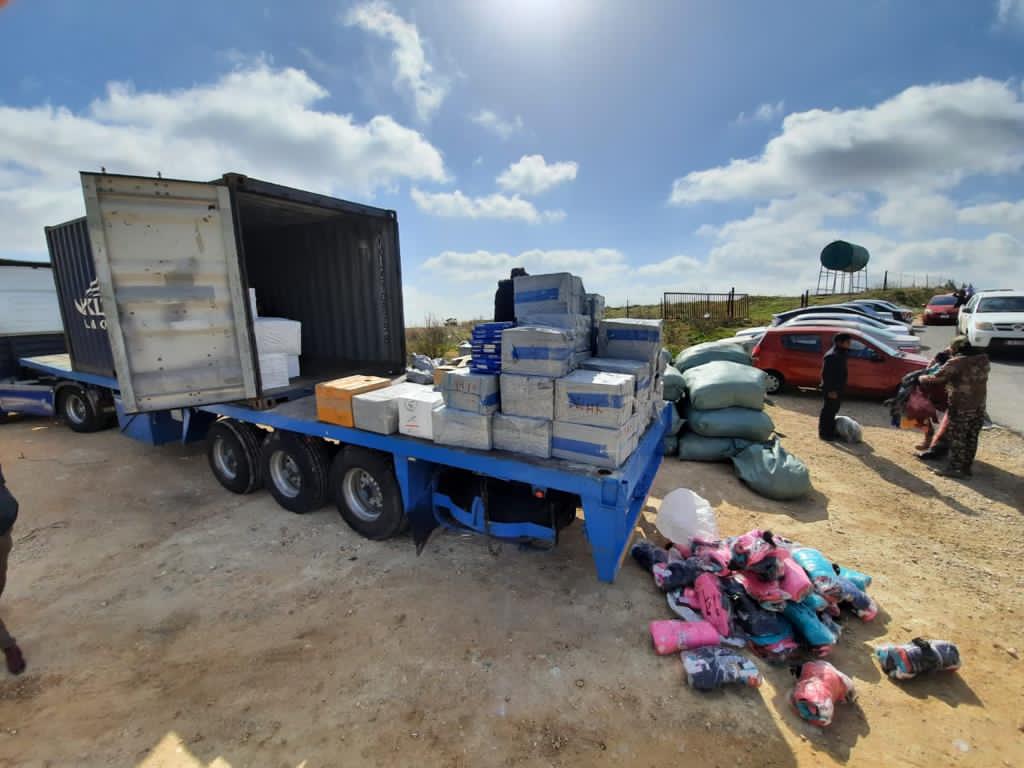 الجمارك الأردنيه تضبط حاويتآن محملتان بكميات كبيرة من البضائع المهربه