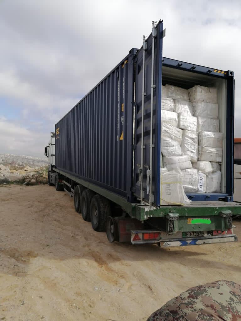 الجمارك الأردنيه تضبط حاويتآن محملتان بكميات كبيرة من البضائع المهربه