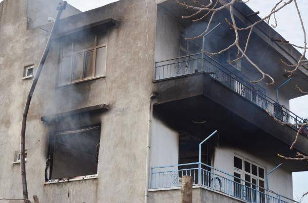 تركيا: إندلاع حريق في منزل أمراءه مصابه بالزهايمر و تحاول الانتحار  (مصور )