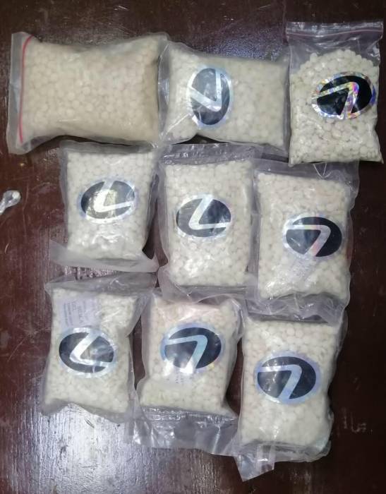 إلقاء القبض على مروّجين للمواد المخدرة بعد مقاومتهما للقوة في العاصمة