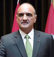 رئيس الوزراء يحدد دوام الموظفين من الثامنه والنصف صباحا  وحتى الثانيه بعد الظهر لاشغار أخر
