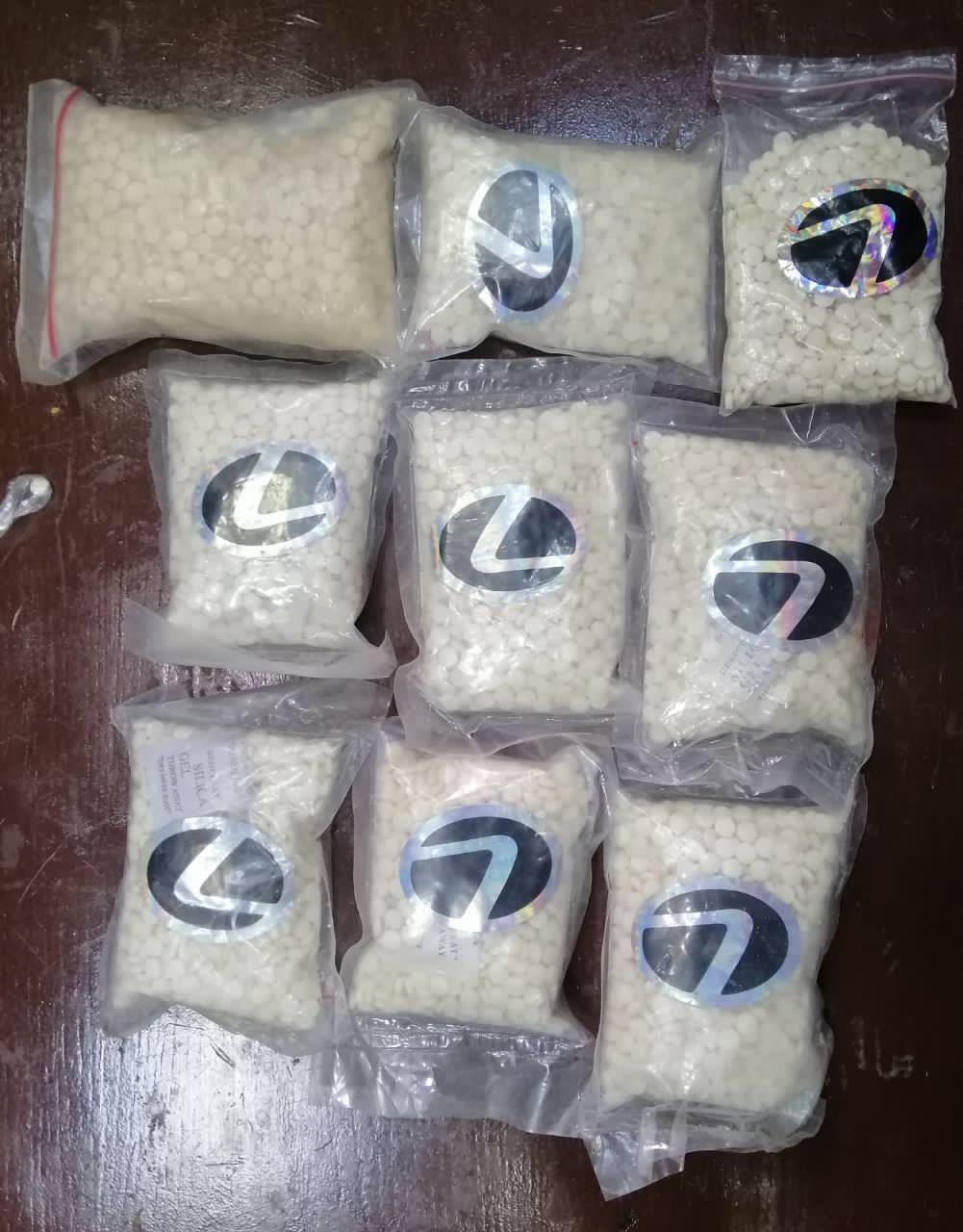 إلقاء القبض على مروّجين للمواد المخدرة بعد مقاومتهما للقوة في العاصمة