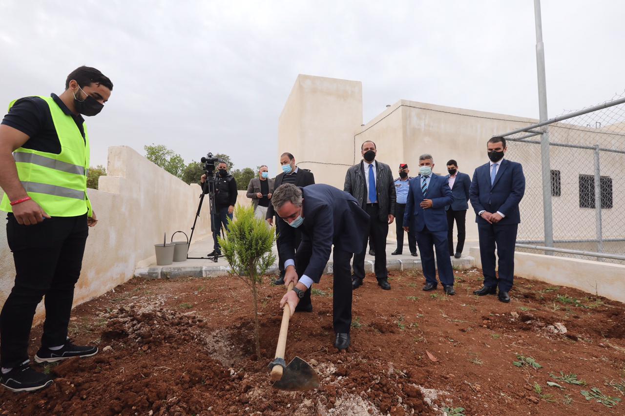 النابلسي في زياره تفقديه لمديرية شباب جرش