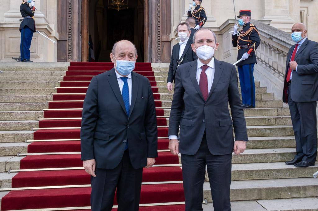 وزير الخارجية يلتقي نظيره الفرنسي في باريس