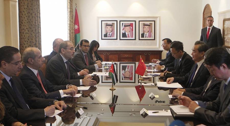 الصفدي يبحث مع نظيره الصيني  تطوير العلاقات الثنائية للبلدين