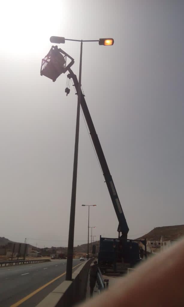 الأشغال تعلن عن البدء بتنفيذ عطاء تأهيل الاناره في طريق عمان التنموي