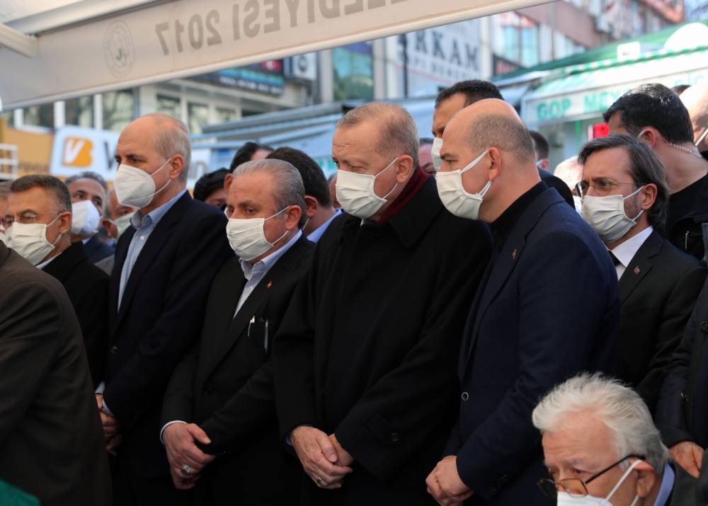 أردوغان يشارك في تشييع جنازة والدة وزير الداخلية التركي