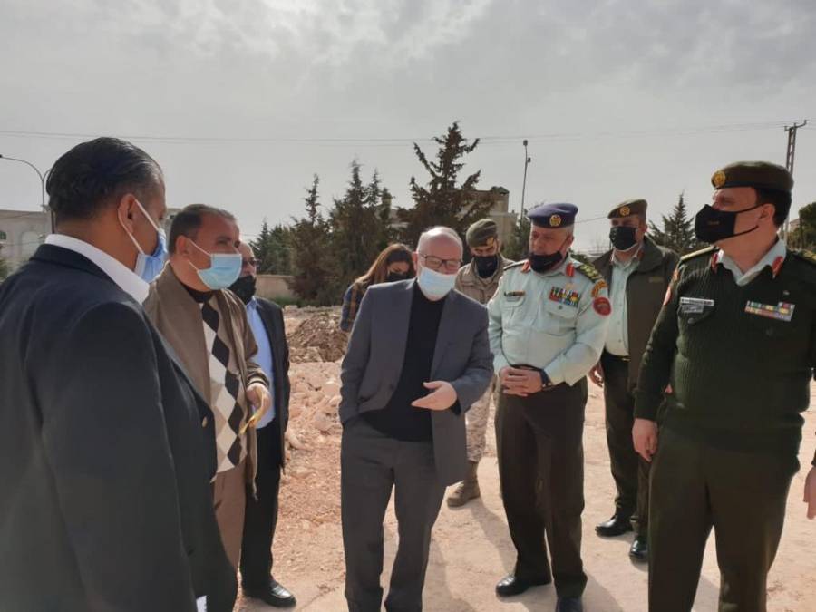 وزير الاشغال العامة والاسكان يلتقي مدير عام الخدمات الطبية