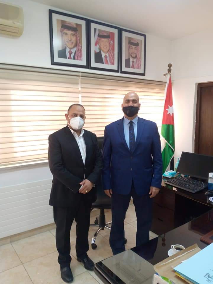 مدير مدينة الملك عبدالله الثاني الرياضية م. أحمد المهيرات يهنئ الدكتور محمود زريقات بتعيينه امينا عاما لوزارة الصحة