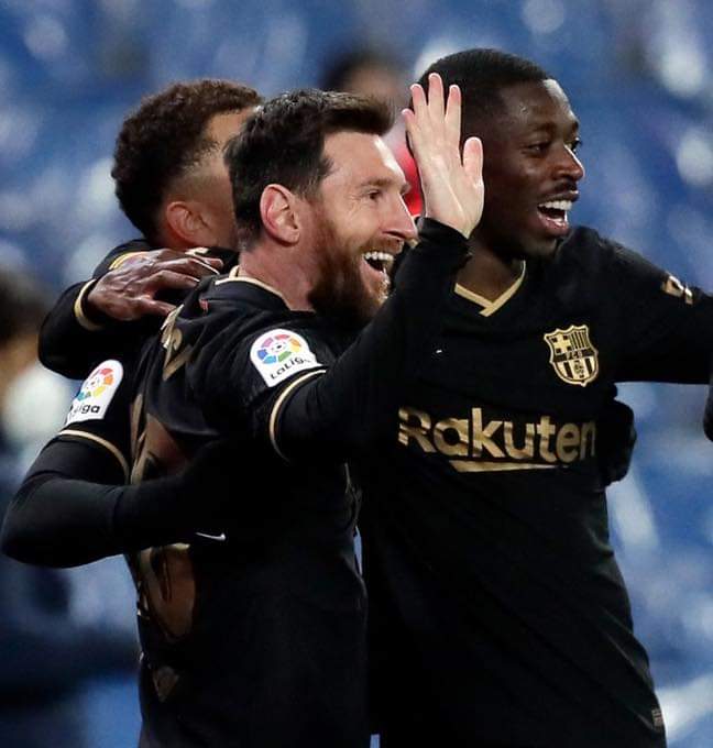 ميسي يقود برشلونة لسحق سوسيداد بستة أهداف ليستعيد الوصافة