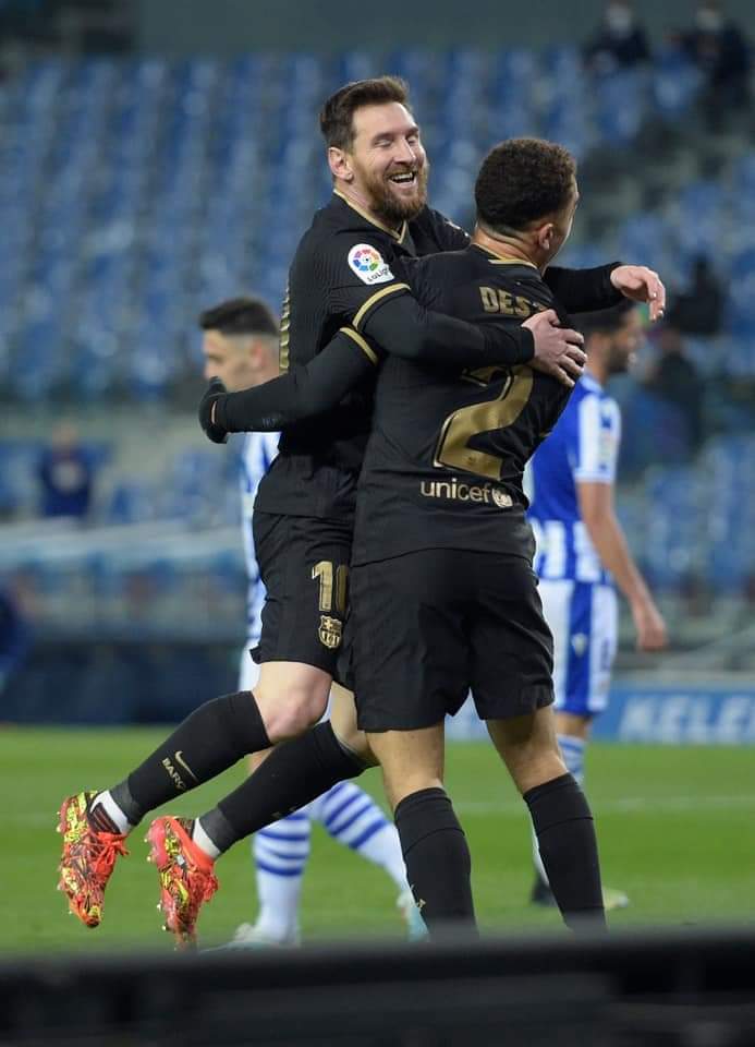 ميسي يقود برشلونة لسحق سوسيداد بستة أهداف ليستعيد الوصافة