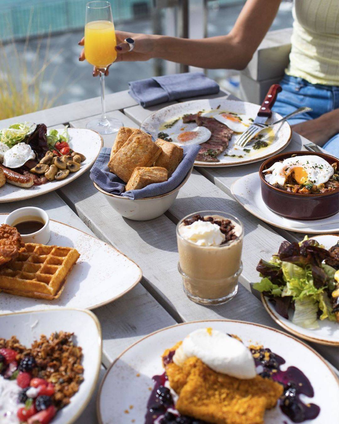 أضف المزيد من التشويق إلى رزنامتك من لائحة المأكولات العالمية خلال مهرجان دبي للمأكولات في ذي بوينت ونادي فيستا ماري وبالم ويست بيتش   