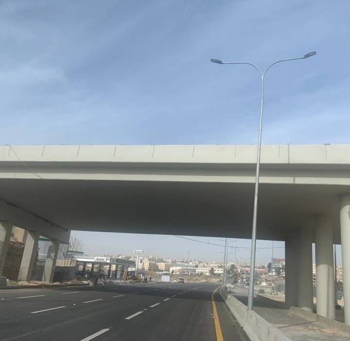 الأشغال تنهي أعمال جزء من مشروع حافلات التردد السريع عمان  الزرقاء