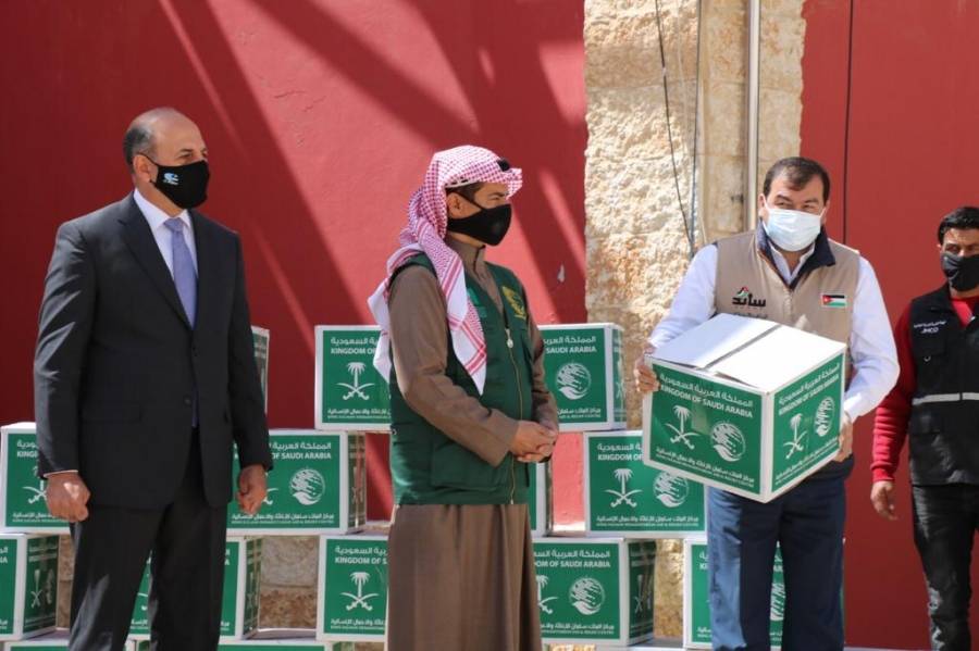 مركز الملك سلمان والخيرية الهاشمية يدشنان مشروع السلال الغذائية