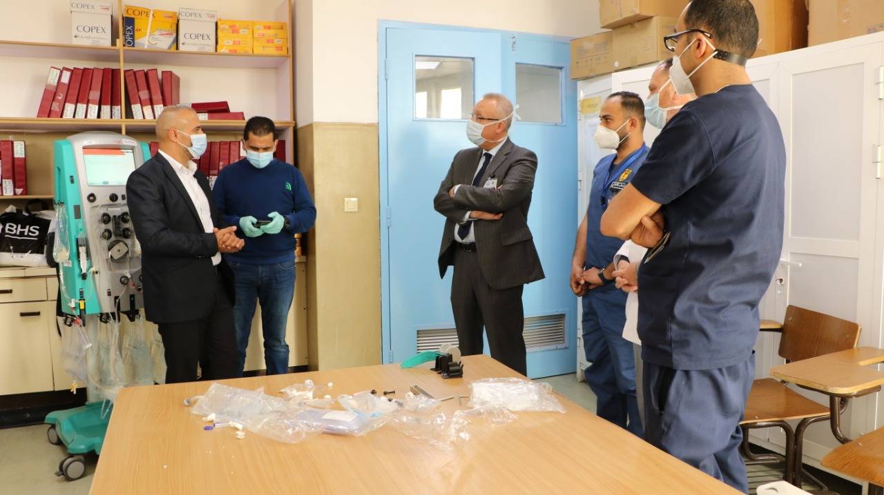 مستشفى الجامعة الأردنية يتسلّم جهاز غسيل الكلى المستمر 