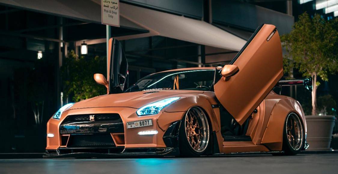 سوق التنين يستضيف معرضاً مشوّقاً للسيارات الخارقة 