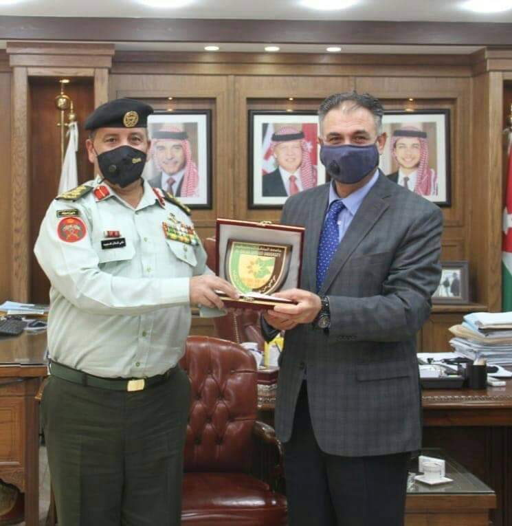 عطوفة مدير التربية والتعليم والثقافة العسكريه يزور رئيس جامعة البلقاء التطبيقية..