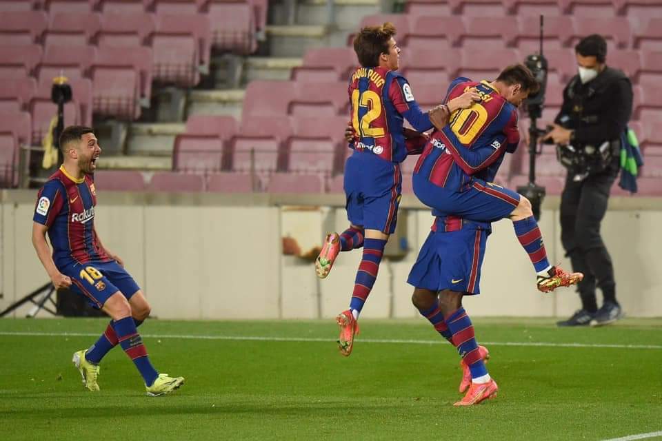 برشلونة يشدد الخناق على أتلتيكو مدريد قبل الكلاسيكو 