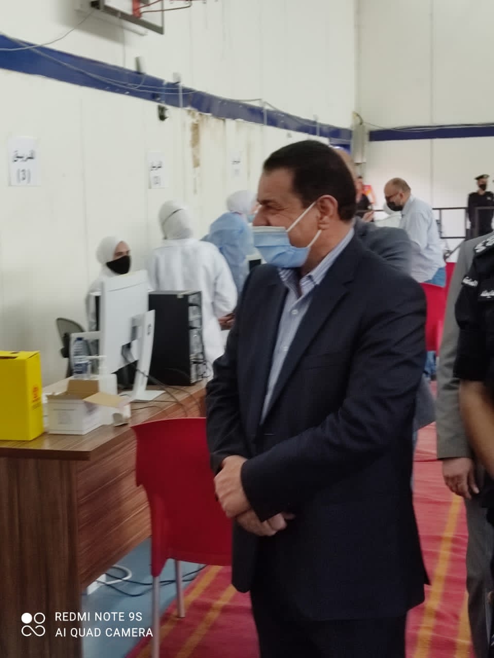 محافظ البلقاء ومديري الشرطة والصحة يتفقدون مركز تطعيم كورونا جامعة البلقاء التطبيقية